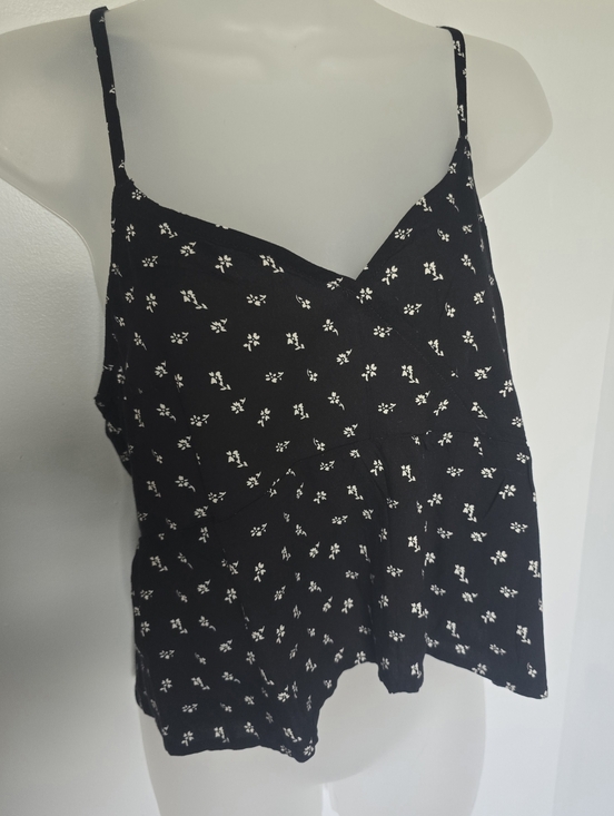 Hollister Tops - NWT Hollister tank topWomens size large Black And White Floral Tie Straps Floral